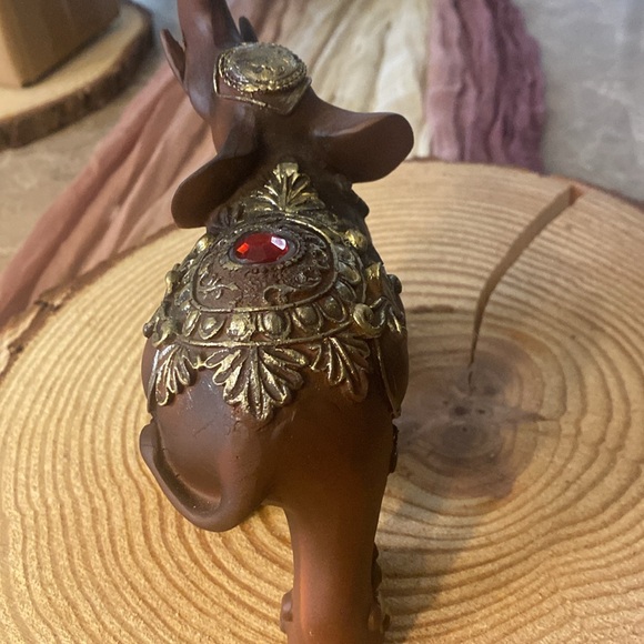 Elegant Elephant Figurine - Picture 5 of 6